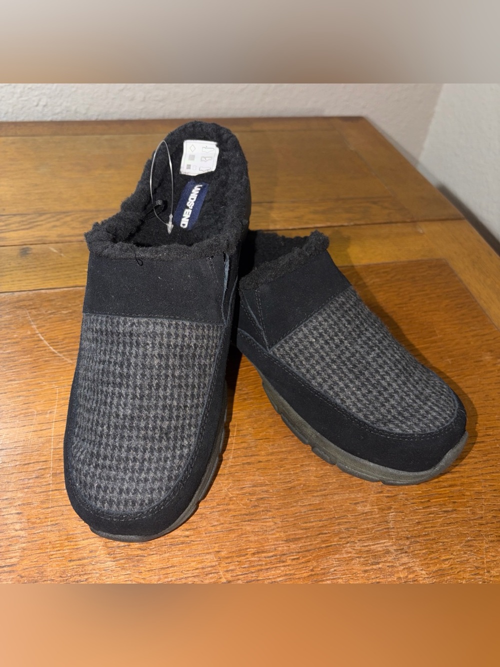 Lands' End Woman’s All Weather Suede and Faux Fur Clogs Black & Gray Size: 9 NEW